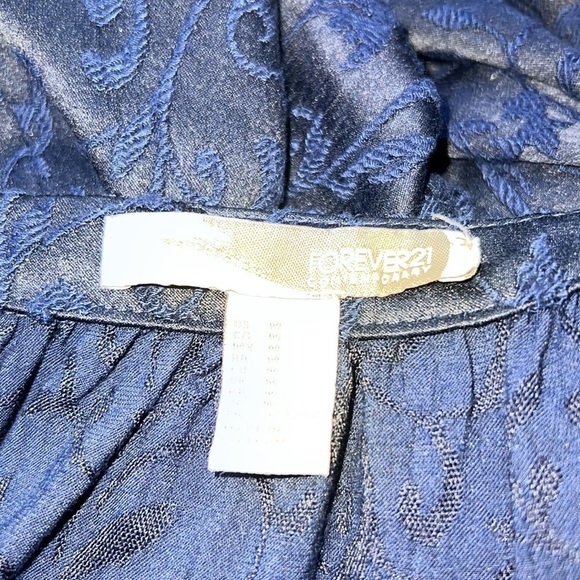 5/$25 Forever 21 Contemporary Navy Blue Hip Pleat Skirt Size Medium - Picture 3 of 5